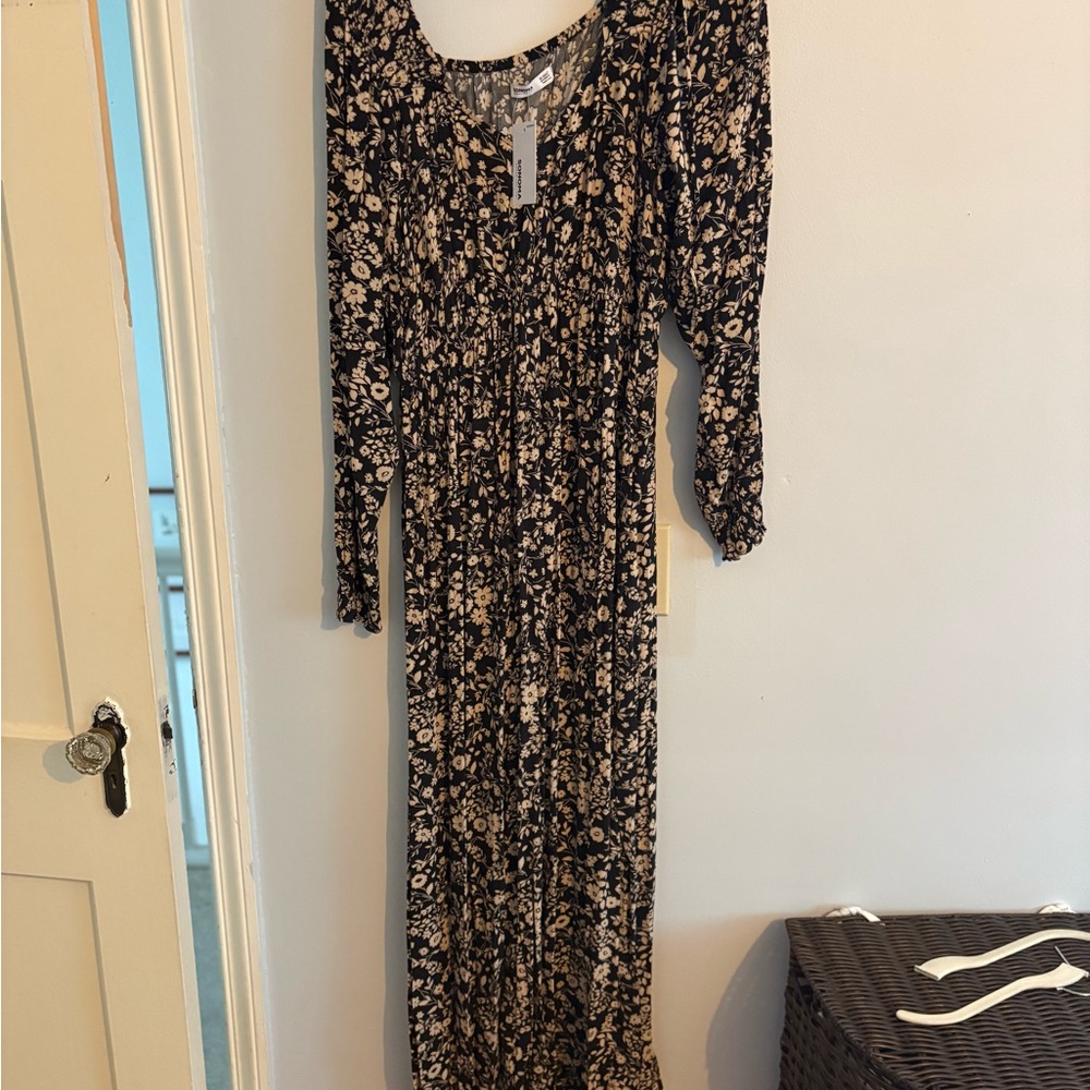 NWT Maternity Floral Black and Cream Maxi Dress